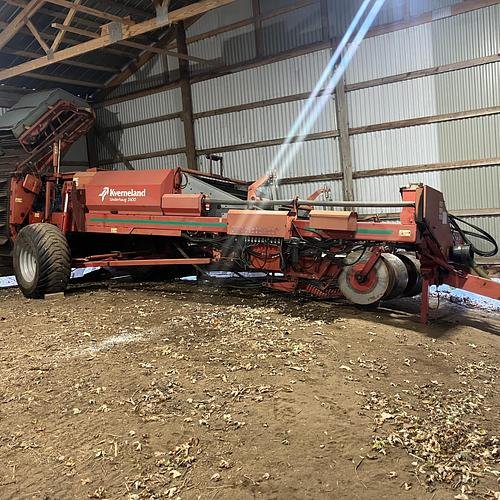 Square used 2006 kvernland 2600 2 row potato harvester