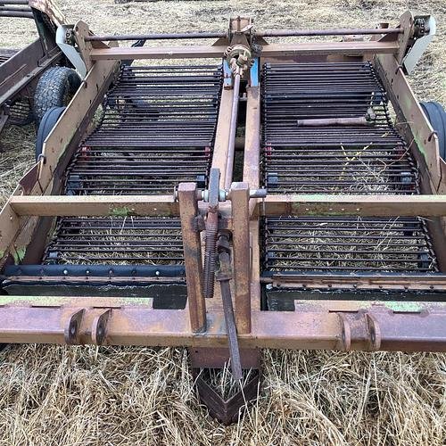 Square used john deere onion digger 30